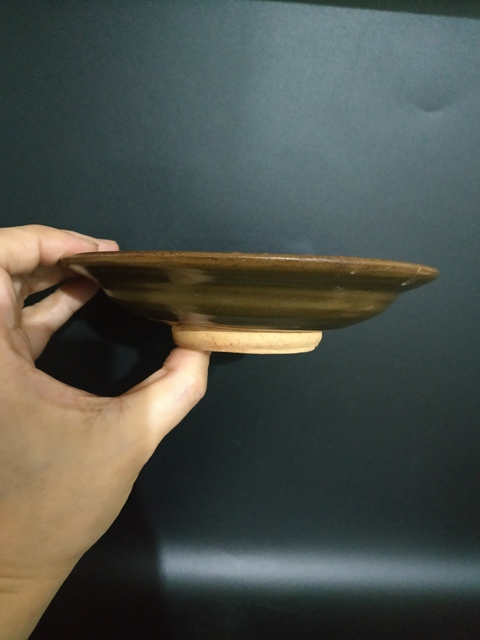 古玩陶瓷明代刻花醬釉盤窯變。拍賣,當前價格999元