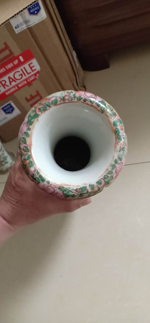 古玩陶瓷廣彩瓶拍賣，當(dāng)前價格2800元