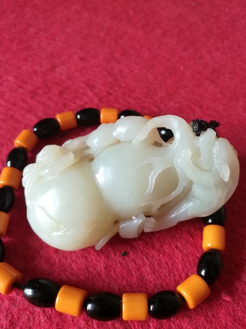 古玩玉器現代青海玉雕把件拍賣,當前價格1800元