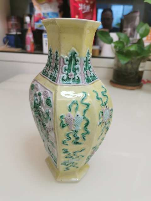 古玩陶瓷素三彩魚化龍六方瓶拍賣,當前價格2800元
