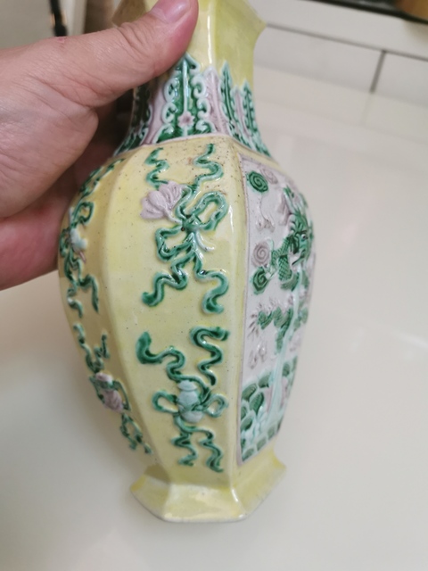古玩陶瓷素三彩魚化龍六方瓶拍賣,當前價格2800元