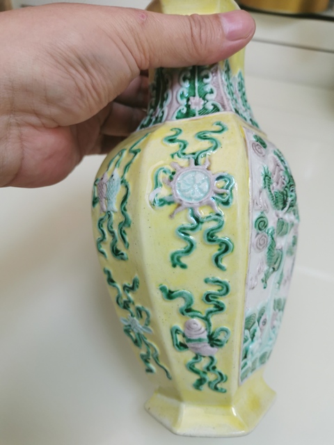 古玩陶瓷素三彩魚化龍六方瓶拍賣,當前價格2800元