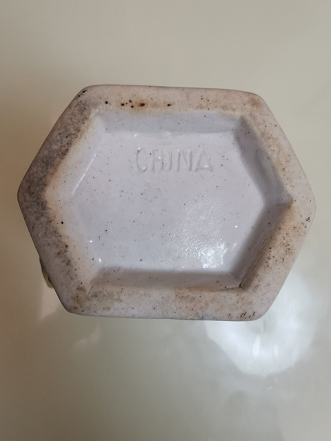 古玩陶瓷素三彩魚化龍六方瓶拍賣,當前價格2800元