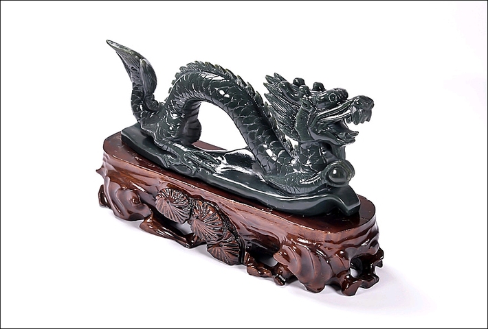古玩玉器和田玉碧玉巨龍擺件拍賣，當前價格3400元