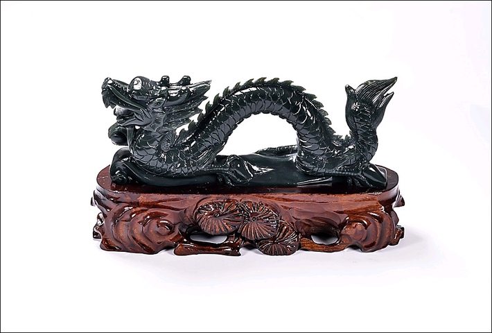 古玩玉器和田玉碧玉巨龍擺件拍賣，當前價格3400元