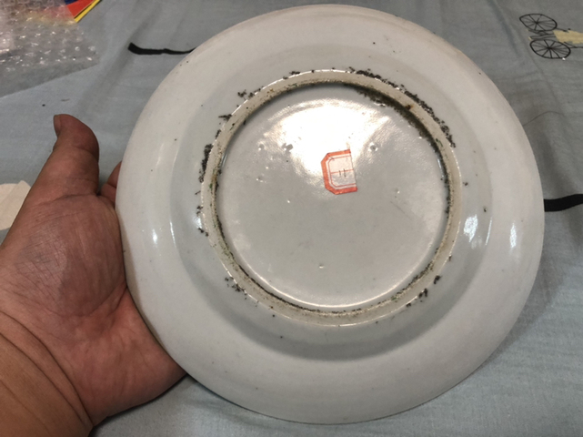 古玩陶瓷清晚期廣彩描金開窗人物盤拍賣，當前價格1388元