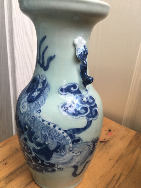 古玩陶瓷豆青釉青花獅紋盤口瓶拍賣，當前價格1500元