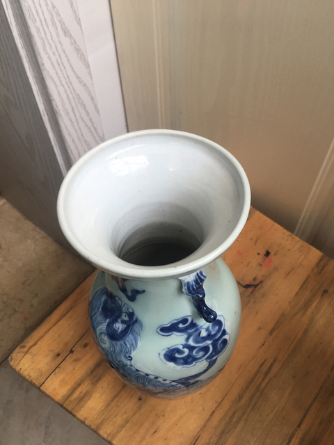古玩陶瓷豆青釉青花獅紋盤口瓶拍賣，當前價格1500元