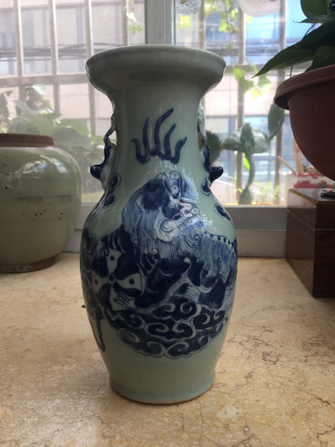 古玩陶瓷豆青釉青花獅紋盤口瓶拍賣，當前價格1500元