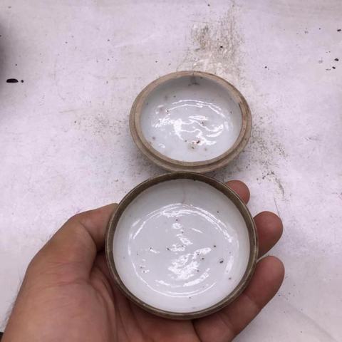 古玩陶瓷晚清花卉紋蓋盒粉盒印泥盒拍賣,當前價格260元
