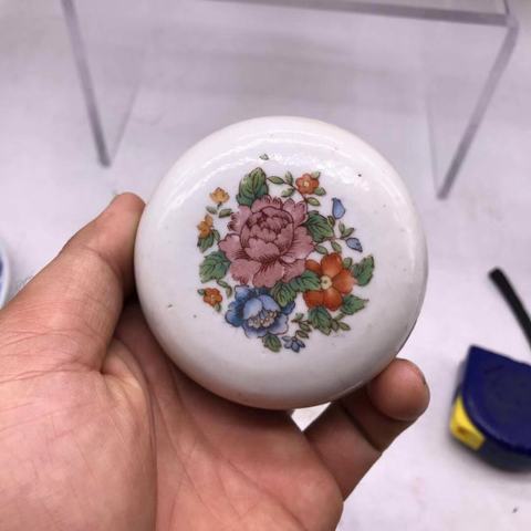 古玩陶瓷晚清花卉紋蓋盒粉盒印泥盒拍賣,當前價格260元