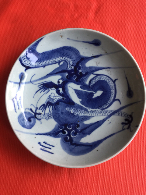 古玩陶瓷青花過(guò)墻龍紋盤(pán)拍賣(mài)，當(dāng)前價(jià)格9800元