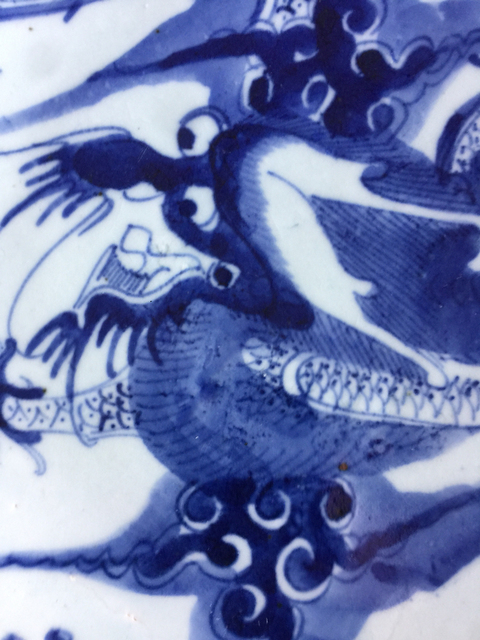 古玩陶瓷青花過(guò)墻龍紋盤(pán)拍賣(mài)，當(dāng)前價(jià)格9800元