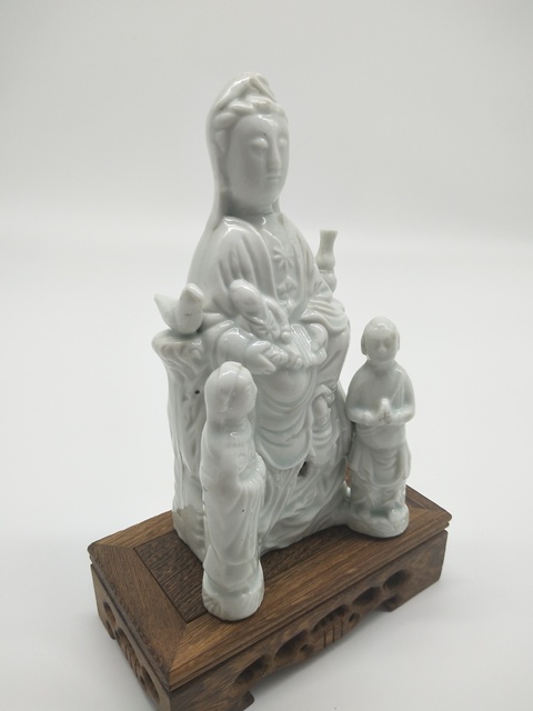 古玩陶瓷晚清民國德化窯白釉送子觀音像拍賣，當(dāng)前價格2988元