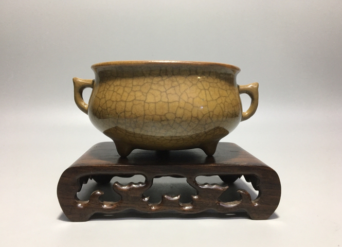 古玩陶瓷清中期雍乾黃哥釉雙耳爐拍賣，當前價格88888元