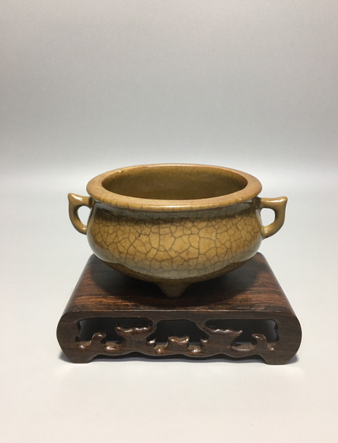 古玩陶瓷清中期雍乾黃哥釉雙耳爐拍賣，當前價格88888元