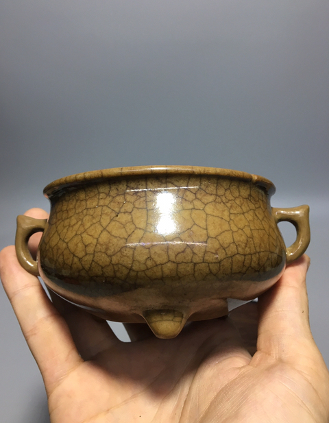 古玩陶瓷清中期雍乾黃哥釉雙耳爐拍賣，當前價格88888元