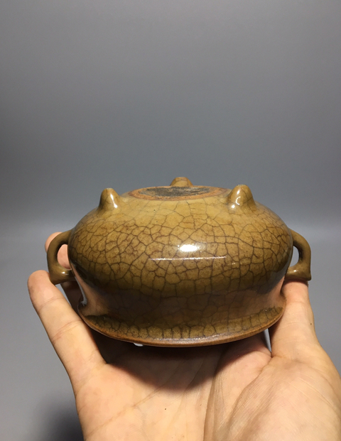 古玩陶瓷清中期雍乾黃哥釉雙耳爐拍賣，當前價格88888元