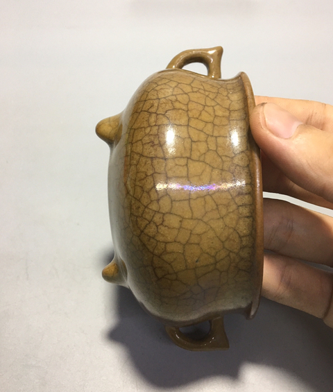 古玩陶瓷清中期雍乾黃哥釉雙耳爐拍賣，當前價格88888元