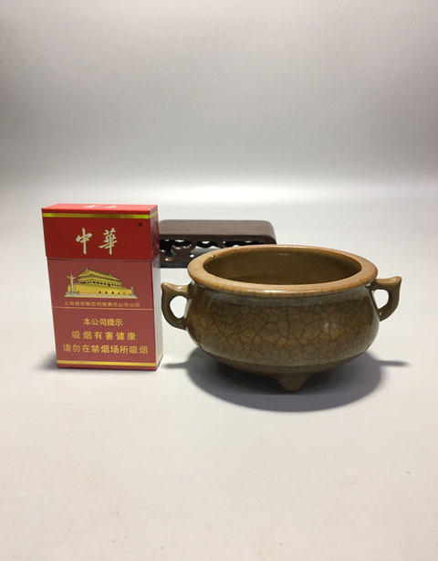 古玩陶瓷清中期雍乾黃哥釉雙耳爐拍賣，當前價格88888元