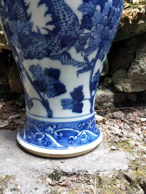 古玩陶瓷雙龍牡丹瓶拍賣，當前價格19000元