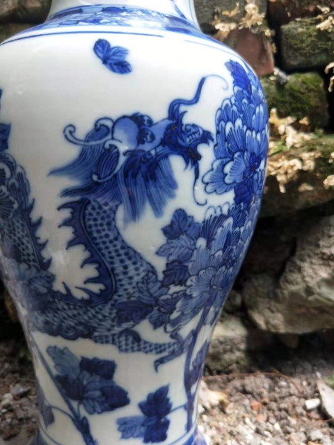 古玩陶瓷雙龍牡丹瓶拍賣，當前價格19000元