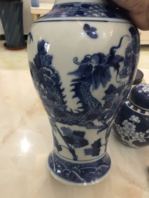 古玩陶瓷雙龍牡丹瓶拍賣，當前價格19000元
