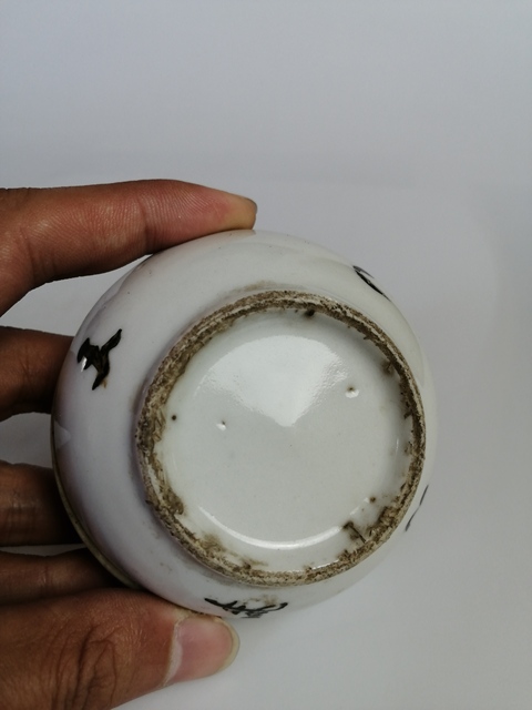 古玩陶瓷民國粉彩杏林春燕紋印泥盒拍賣，當前價格300元