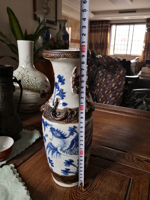 古玩陶瓷清.成化款哥釉地鐵泥青花鳳紋螭龍獅耳瓶拍賣,當(dāng)前價(jià)格1980元