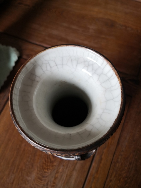古玩陶瓷清.成化款哥釉地鐵泥青花鳳紋螭龍獅耳瓶拍賣,當(dāng)前價(jià)格1980元