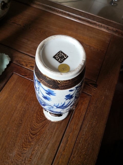 古玩陶瓷清.成化款哥釉地鐵泥青花鳳紋螭龍獅耳瓶拍賣,當(dāng)前價(jià)格1980元