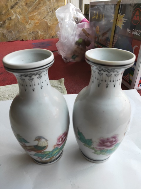 古玩陶瓷民國粉彩花卉紋盤口瓶拍賣，當前價格700元