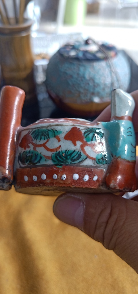 古玩陶瓷礬紅彩魚草紋人物水洗拍賣，當前價格380元