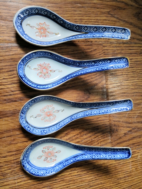 古玩陶瓷創匯時期風格青花玲瓏勺子拍賣,當前價格300元