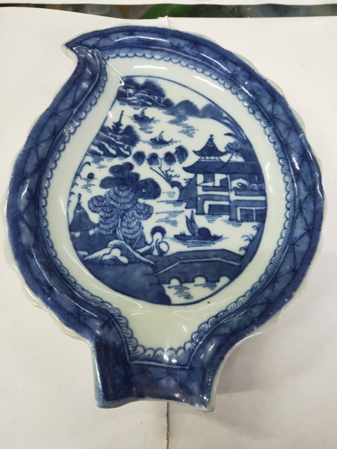 古玩陶瓷樓臺(tái)亭閣山水紋青花盤拍賣，當(dāng)前價(jià)格820元