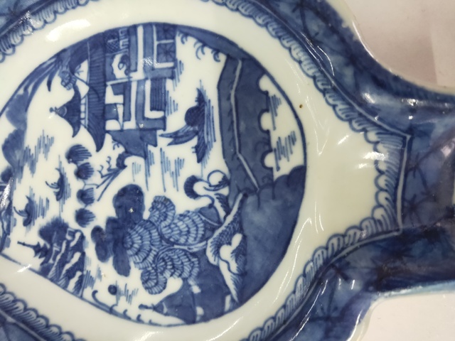 古玩陶瓷樓臺(tái)亭閣山水紋青花盤拍賣，當(dāng)前價(jià)格820元