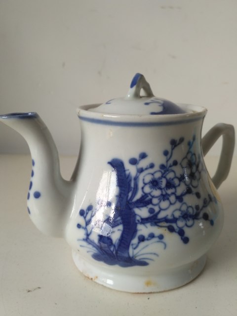 古玩陶瓷清晚期青花梅花紋茶壺拍賣，當前價格100元