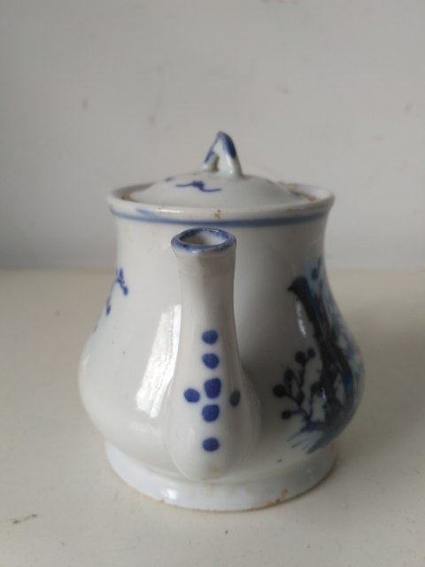 古玩陶瓷清晚期青花梅花紋茶壺拍賣，當前價格100元