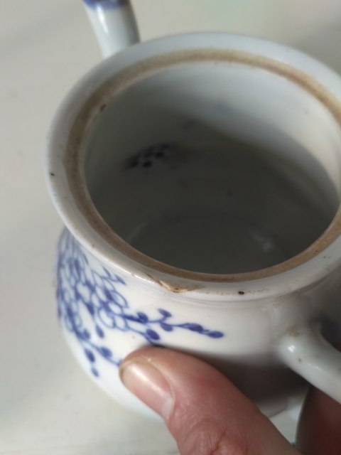 古玩陶瓷清晚期青花梅花紋茶壺拍賣，當前價格100元