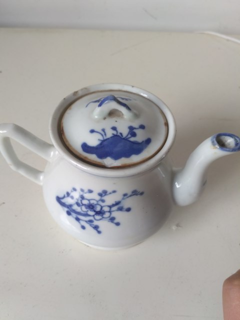 古玩陶瓷清晚期青花梅花紋茶壺拍賣，當前價格100元