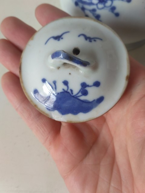 古玩陶瓷清晚期青花梅花紋茶壺拍賣，當前價格100元