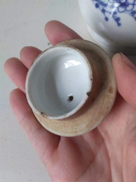 古玩陶瓷清晚期青花梅花紋茶壺拍賣，當前價格100元