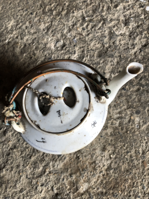 古玩陶瓷人物紋粉彩提梁壺拍賣(mài)，當(dāng)前價(jià)格8900元