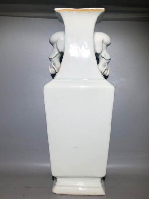 古玩陶瓷白釉象耳瓶拍賣，當前價格22800元