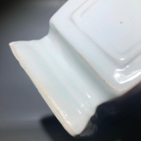 古玩陶瓷白釉象耳瓶拍賣，當前價格22800元