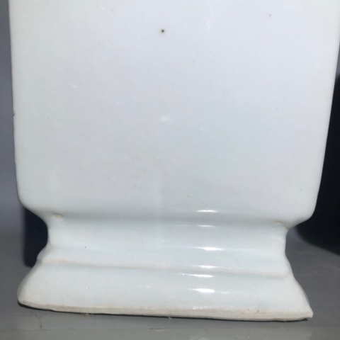 古玩陶瓷白釉象耳瓶拍賣，當前價格22800元