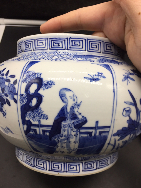 古玩陶瓷光緒仿乾隆青花侍女花鳥紋扁罐拍賣,當前價格13000元