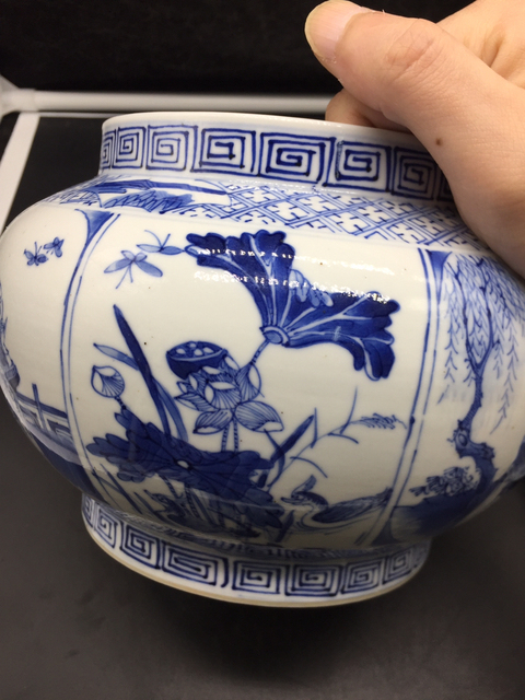 古玩陶瓷光緒仿乾隆青花侍女花鳥紋扁罐拍賣,當前價格13000元