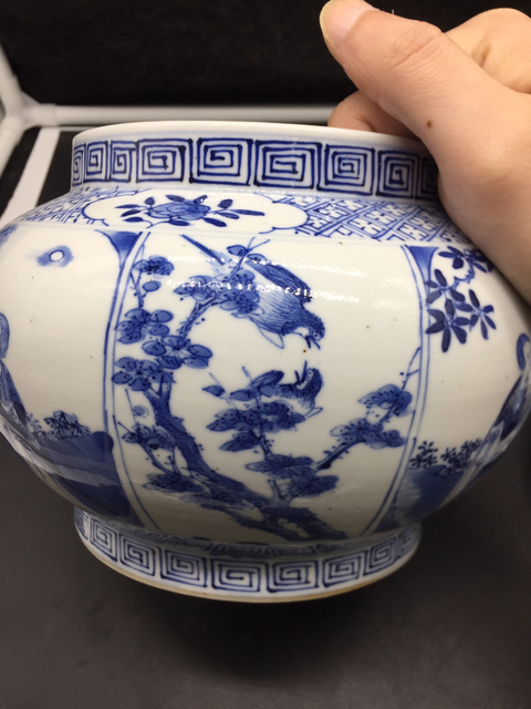 古玩陶瓷光緒仿乾隆青花侍女花鳥紋扁罐拍賣,當前價格13000元