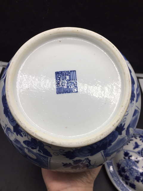 古玩陶瓷光緒仿乾隆青花侍女花鳥紋扁罐拍賣,當前價格13000元